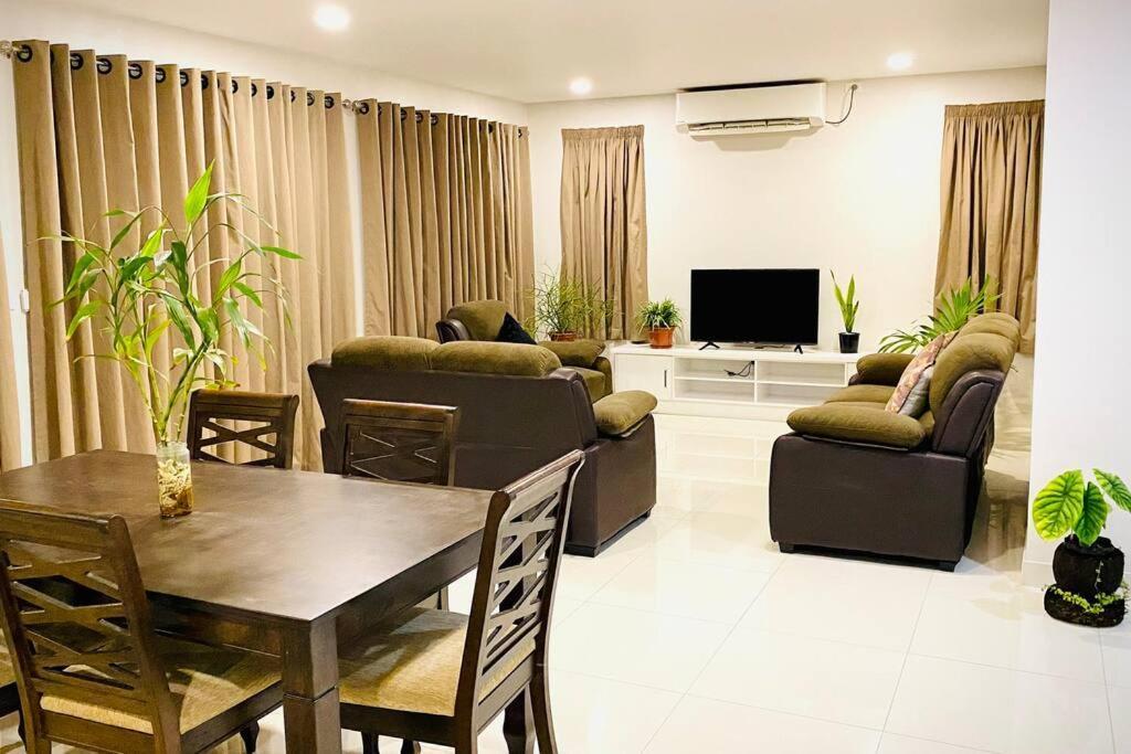 Lovely 4-Bedroom Holiday Home With Free Parking. Lautoka Exterior foto
